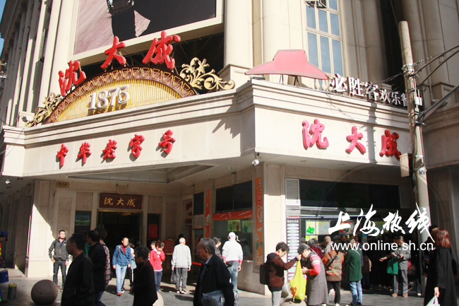 上海最好吃的辣酱油炸猪排,上海特色炸猪排辣酱油是标配