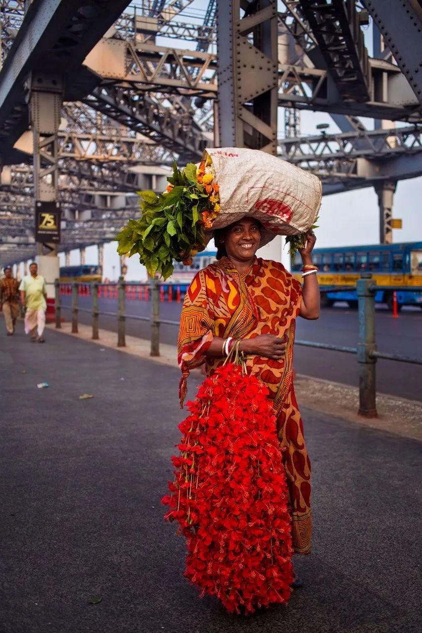 打*网破**红脸审美！她拍遍全世界的普通女孩，一个个都美到惊艳