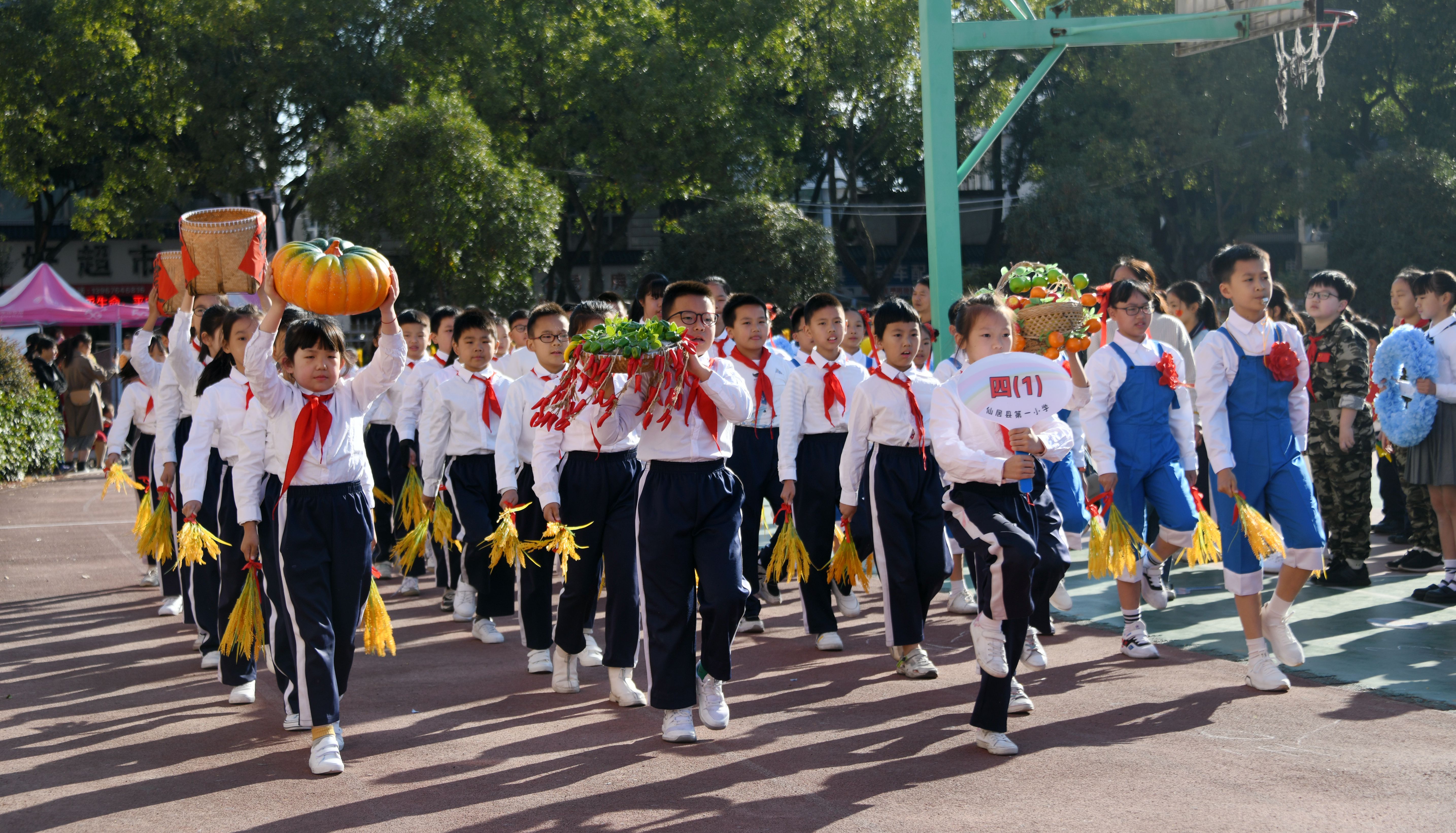 2016年仙居县中小学生运动会,学校运动会开幕式奇葩服装