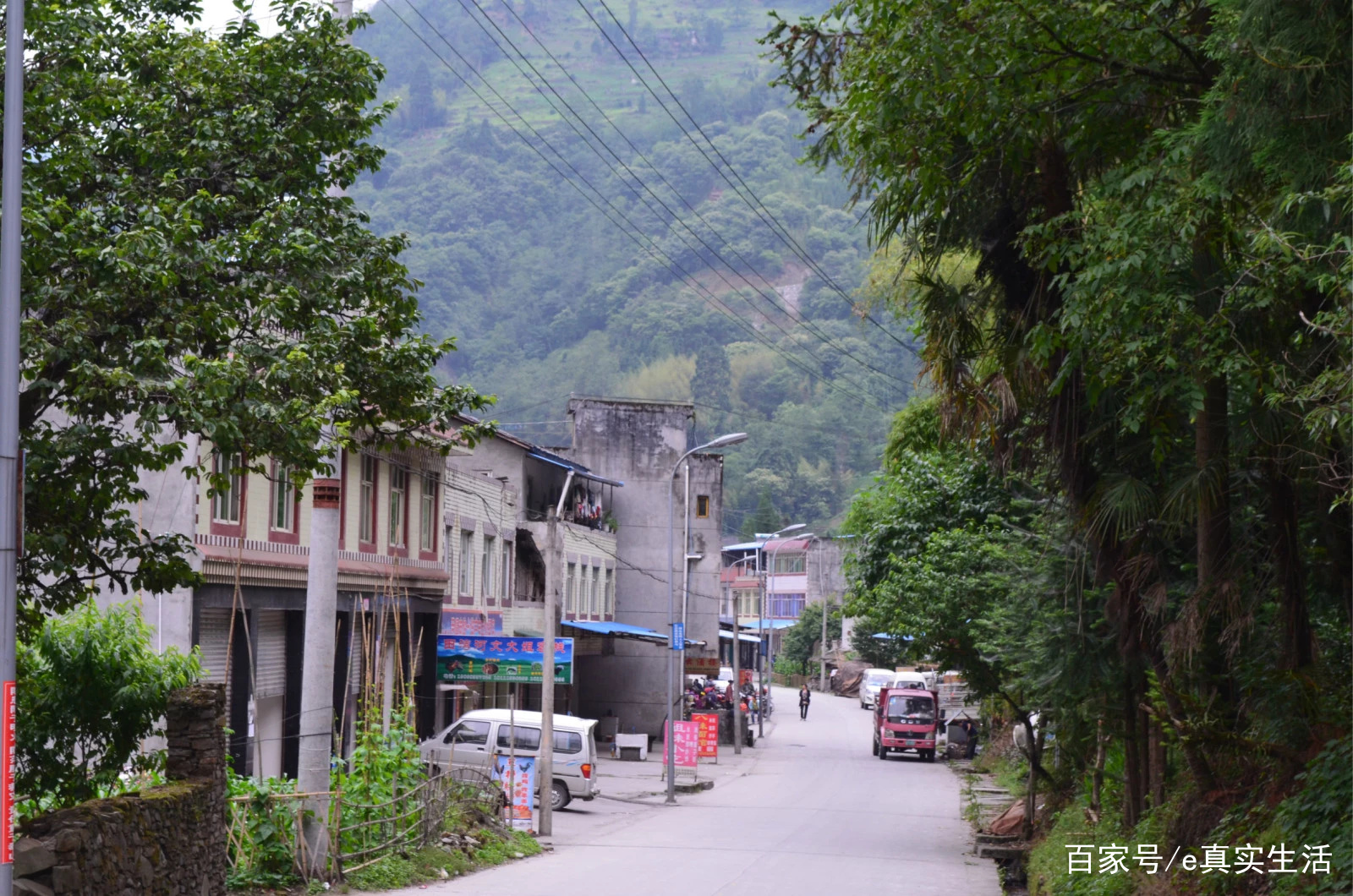 上里古镇，一个名副其实的古镇，人很少，跟丽江大研古城有的一比