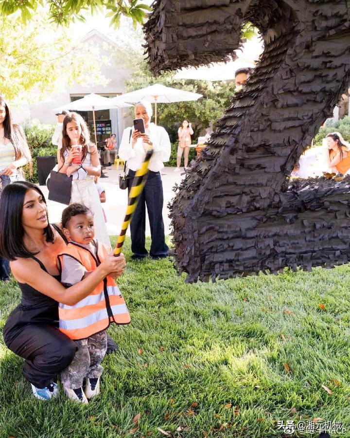 金卡戴珊路虎,金卡戴珊买豪车