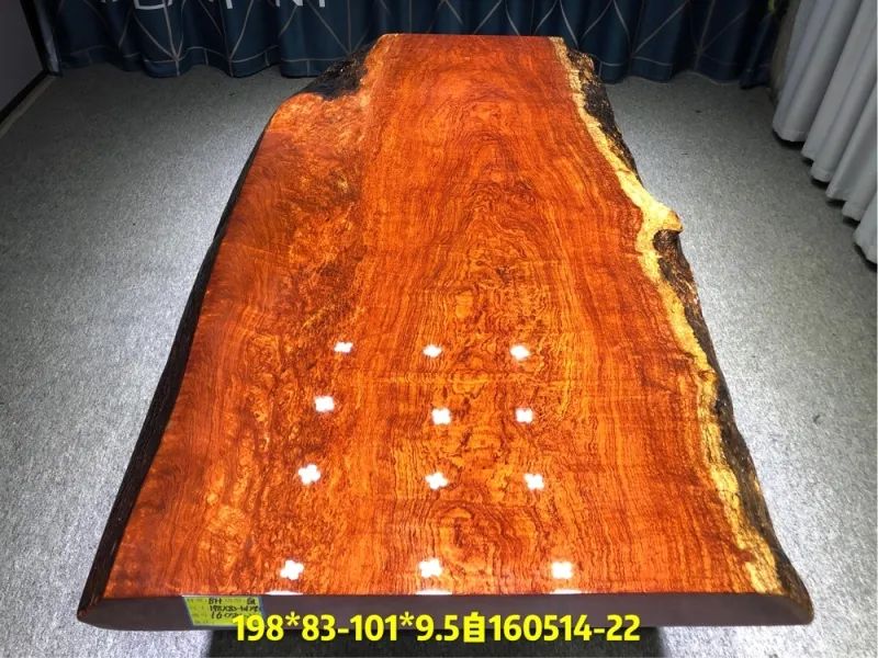 实木大板和红木家具哪个好,金丝楠木大板和巴花大板哪个好