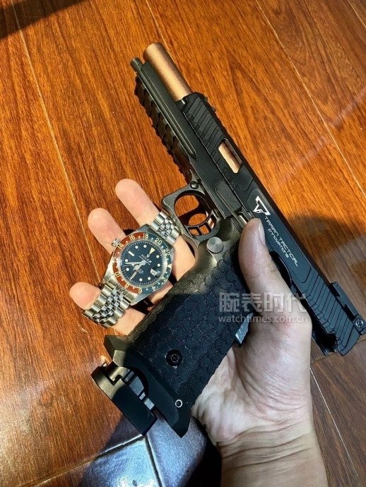 网友晒上千万的手表,网友晒1300手表