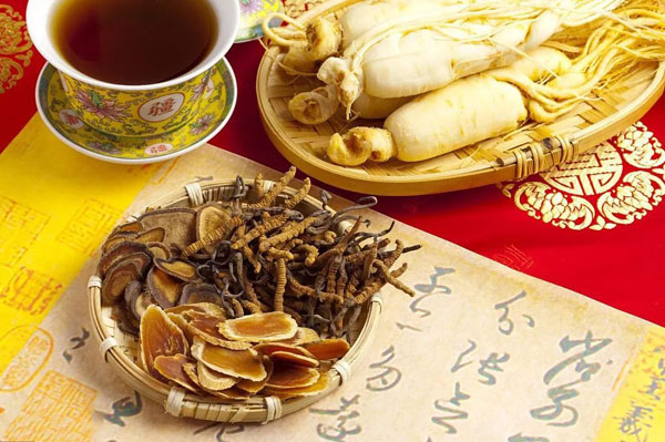 男子肾衰，中医用一经典药方祛湿化瘀修复损伤，5个习惯加速肾衰