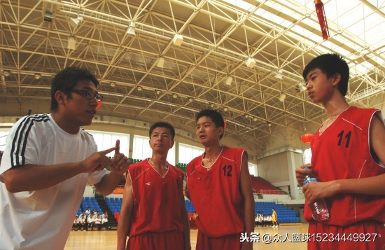 专业球队和业余球队,专业对业余队应该如何拔河