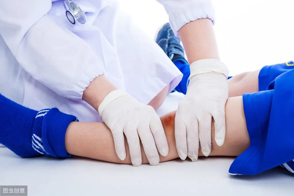 小孩膝盖关节炎怎么治,6岁小孩膝盖肿怎么办