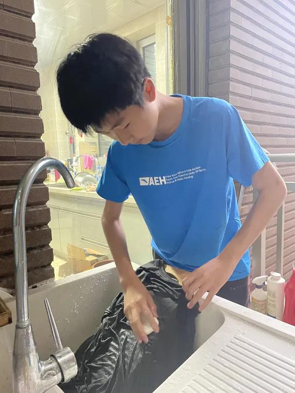 上海这所学校火了!暑假每人发一块搓衣板!连老人看了都惊讶