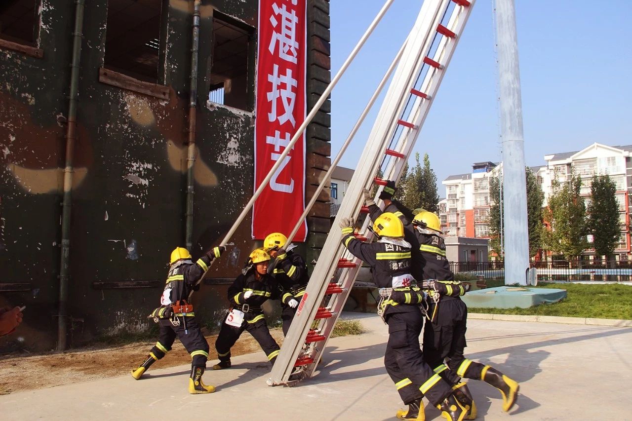 致敬逆行英雄|德阳最帅男团队长陈伟，肩负生命不能承受之重