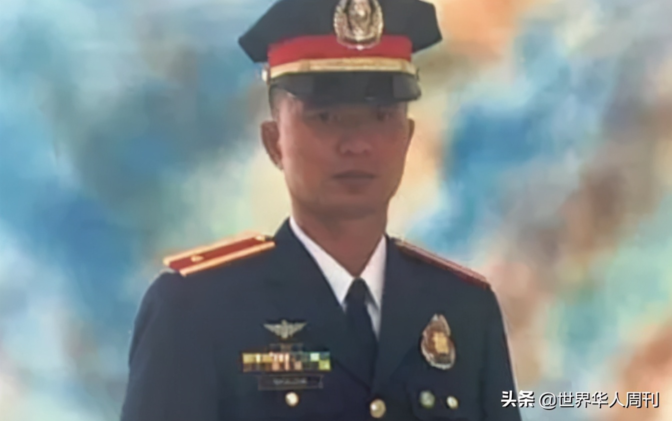 菲律宾斗鸡带刀杀死主人,一警察被公鸡刺死