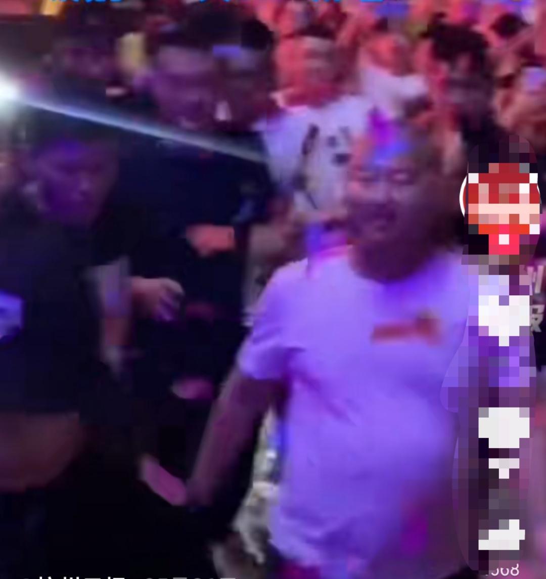 网红giao哥酒吧商演被群殴,网红giao哥视频连线