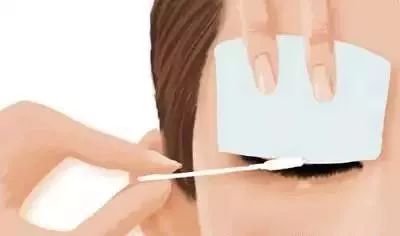 不会卸妆，你抹1万元一瓶的乳液，擦18层精华都没用