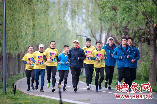 王石锻炼身体遇见大咖,王石健康运动视频