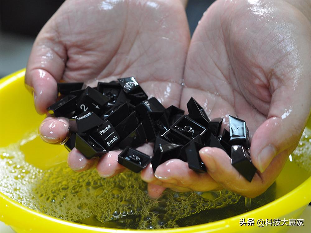 电脑键盘太脏教您一招清洁键盘,机械键盘脏了怎么清理