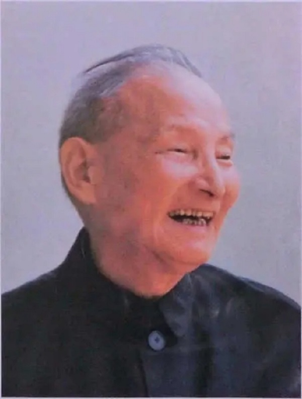 毛主席是如何评价*云陈**、*小平邓**的？