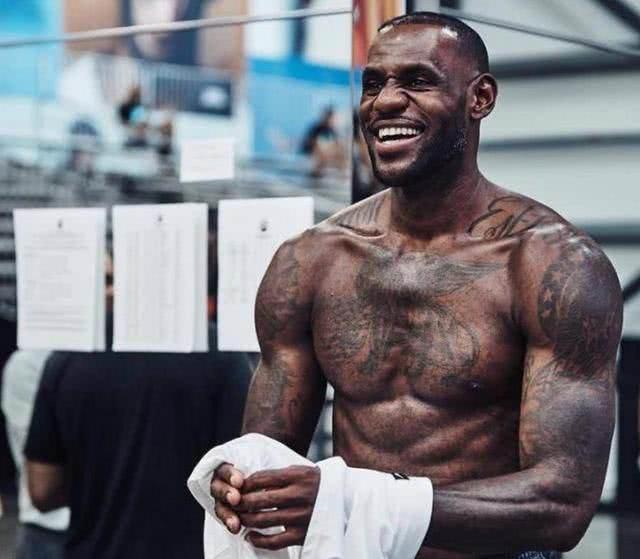 c罗肌肉vs博尔特肌肉,体坛无法超越的肌肉