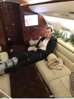 足坛球星私人飞机,足球球星坐私人飞机