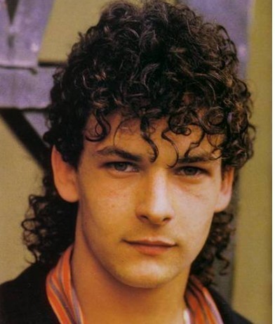 罗伯特巴乔肘击,罗伯特巴乔踩单车