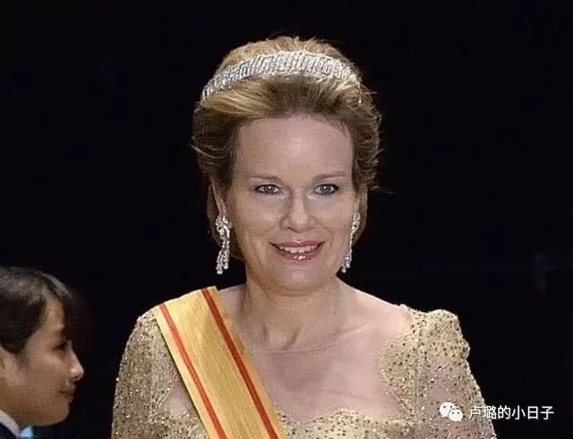 英国女王戴的超级超级珍贵的王冠,各国女王加冕皇冠图片