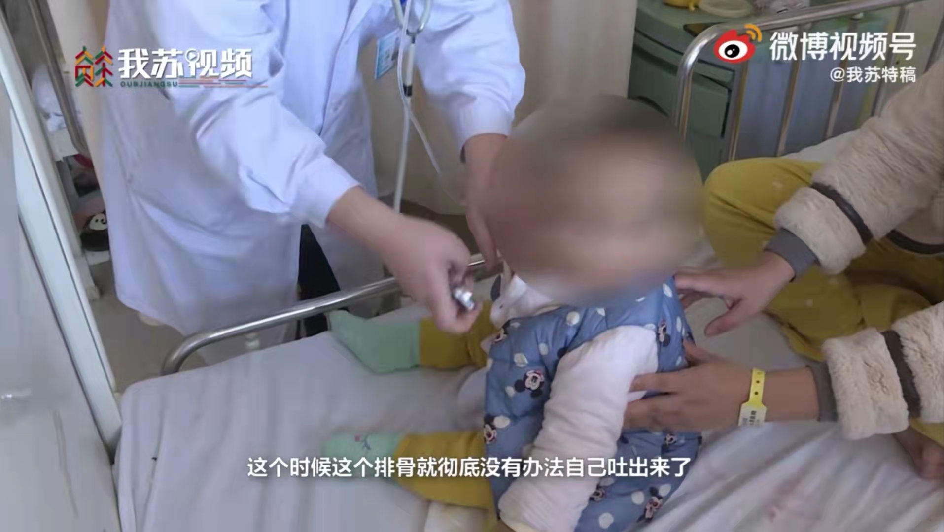 婴儿异物卡住喉咙案例,宝宝咽鱼刺卡住的状态