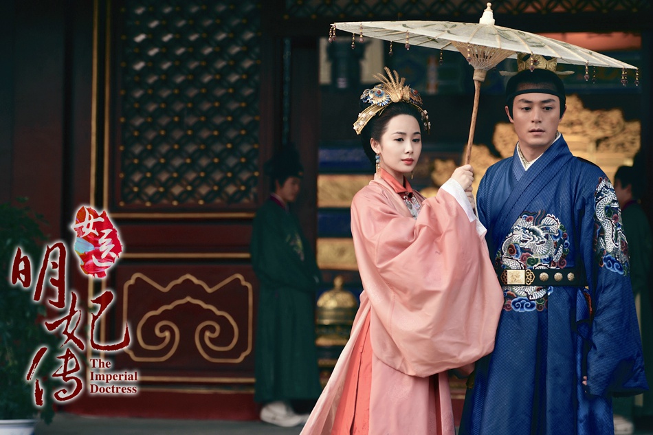 李呈媛人生大事,鄢颇与妻子李呈媛的全家福