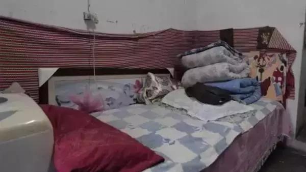 北京一家5口19平米老房子,北京人一家三口12.8平方蜗居