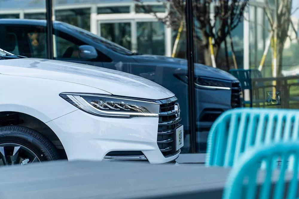 比亚迪秦plusdm-i燃油充电快吗,比亚迪秦没有钥匙能启动吗