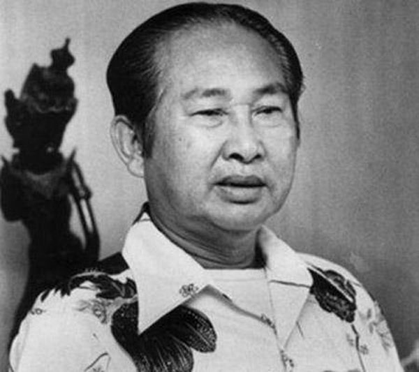 朗诺首相扮猪吃虎，欺骗西哈努克国王，还废黜了西哈努克国王