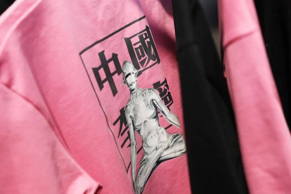 浪凡属于红血档次吗,李宁国潮和李宁品牌有什么区别