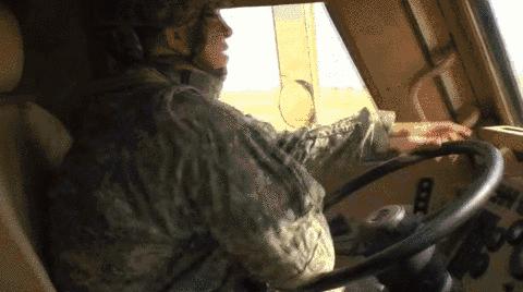 多少口径榴弹炮可以炸足球场,120迫击炮爆炸能摧毁足球场吗