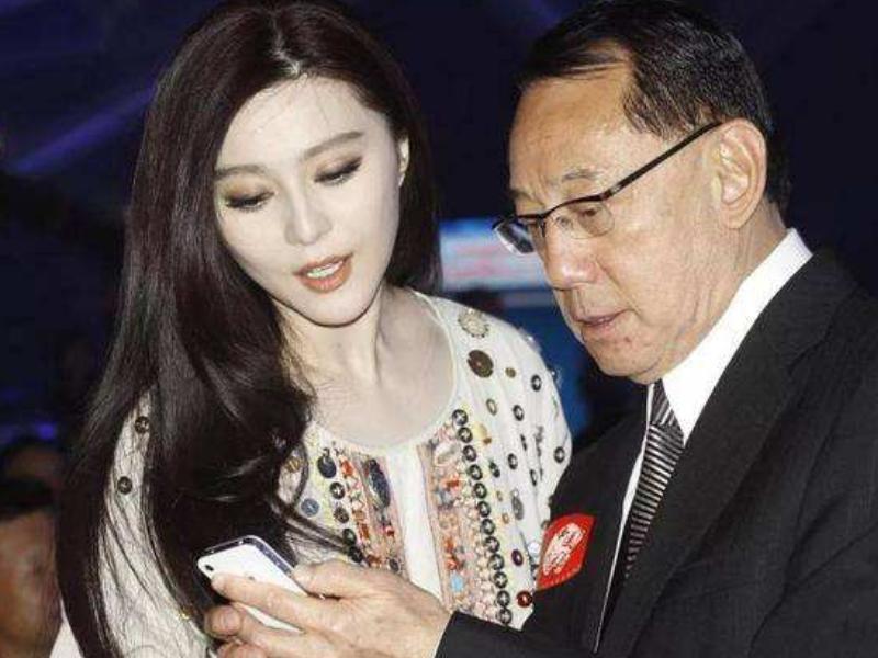 英皇老板杨受成和李嘉诚,英皇老板杨受成几个儿子