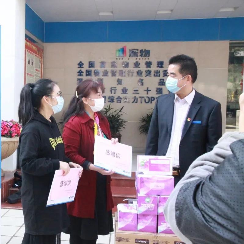 直击|口罩来了！罗湖流动派发爱心口罩送温暖