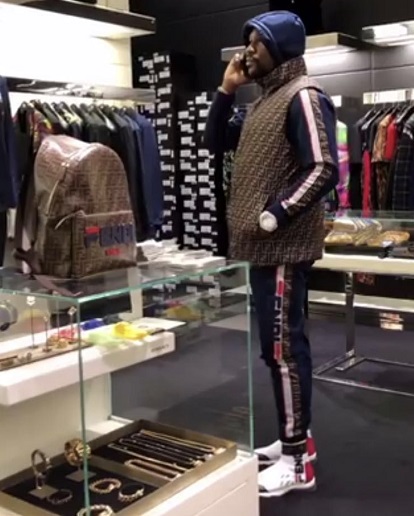 梅威瑟炫富日常,拳王梅威瑟又在疯狂炫富