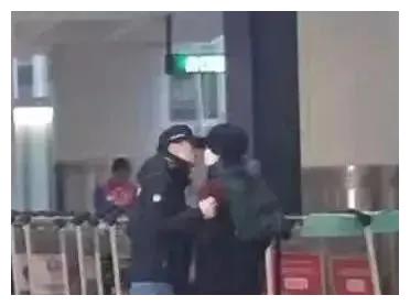 王菲谢霆锋合体想谈什么样的恋爱,王菲谢霆锋一反常态高调秀恩爱