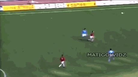 足球史上最全能支点中锋!他可以在中锋、前腰和边锋之间无缝衔接!