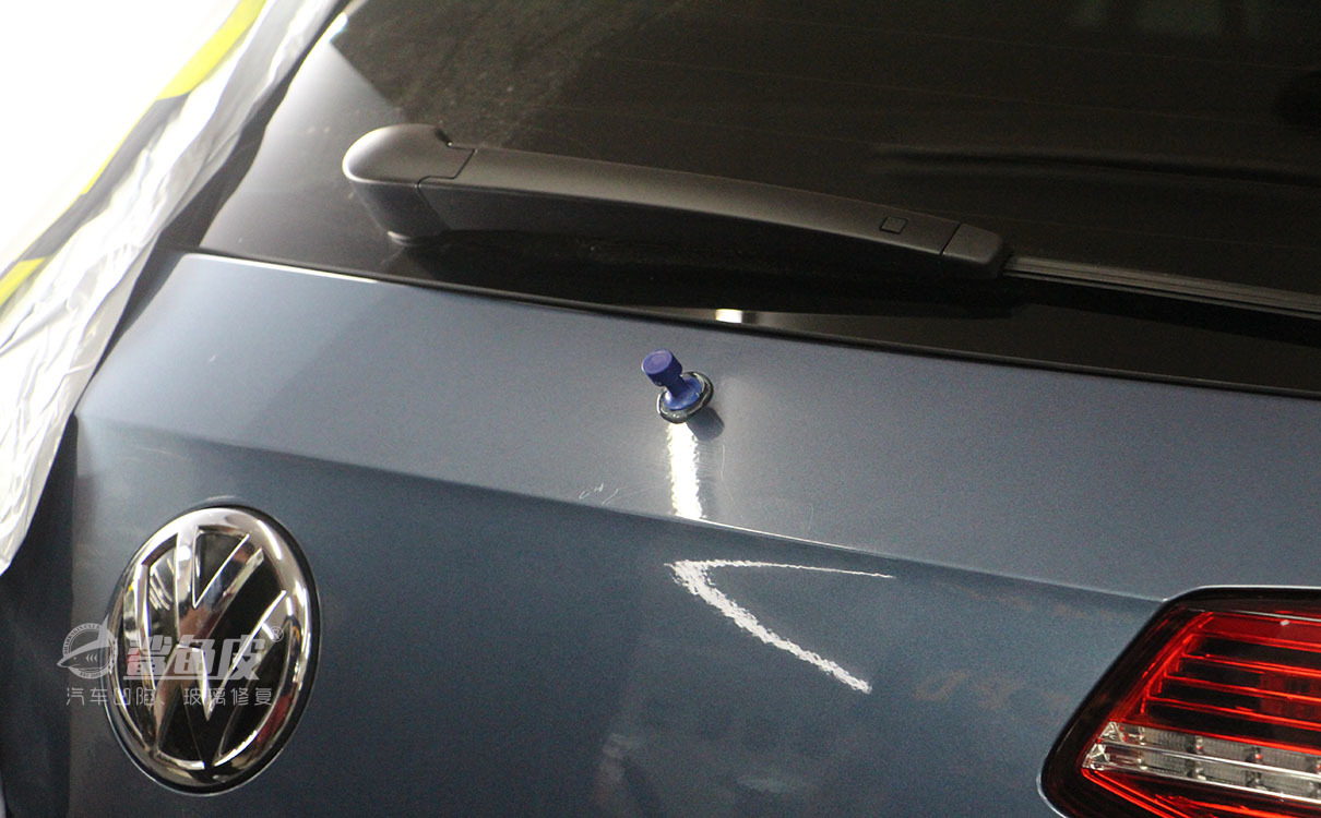 车子小竖条凹痕怎么吸出来,车上特别小的凹痕怎么办