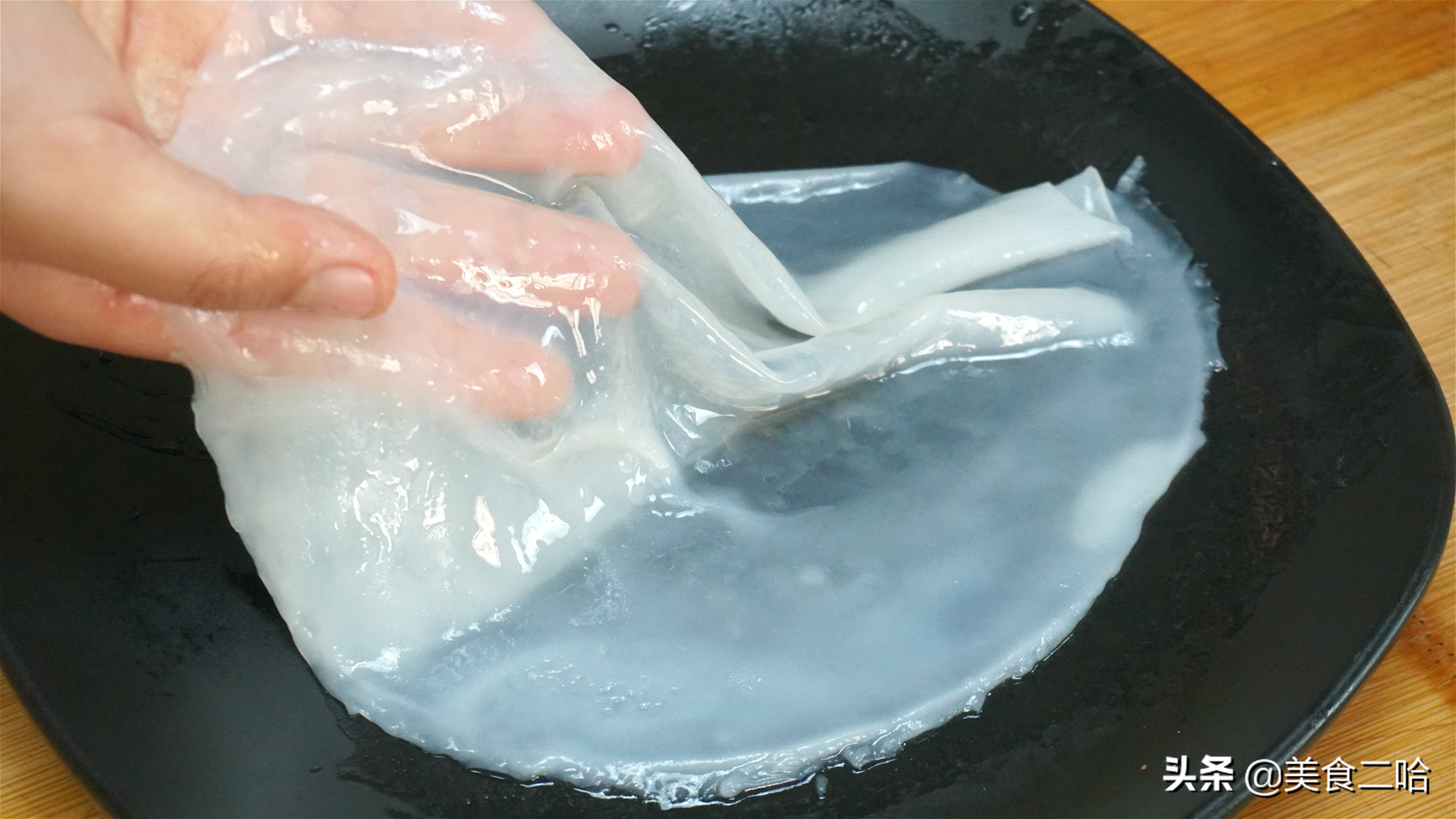 家里做凉皮蒸的都是开裂的啥原因,凉皮为什么老开裂还很粘不劲道