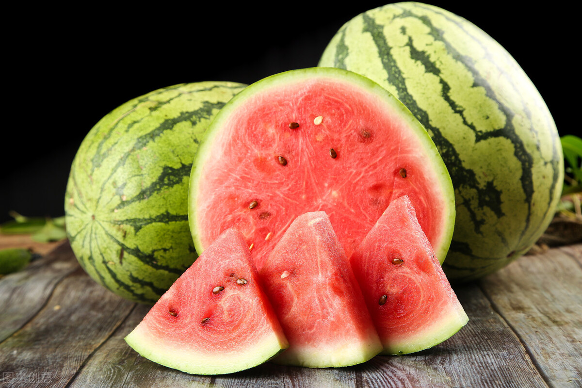 西瓜甜不甜四种挑法,怎么辨认西瓜甜不甜的小妙招