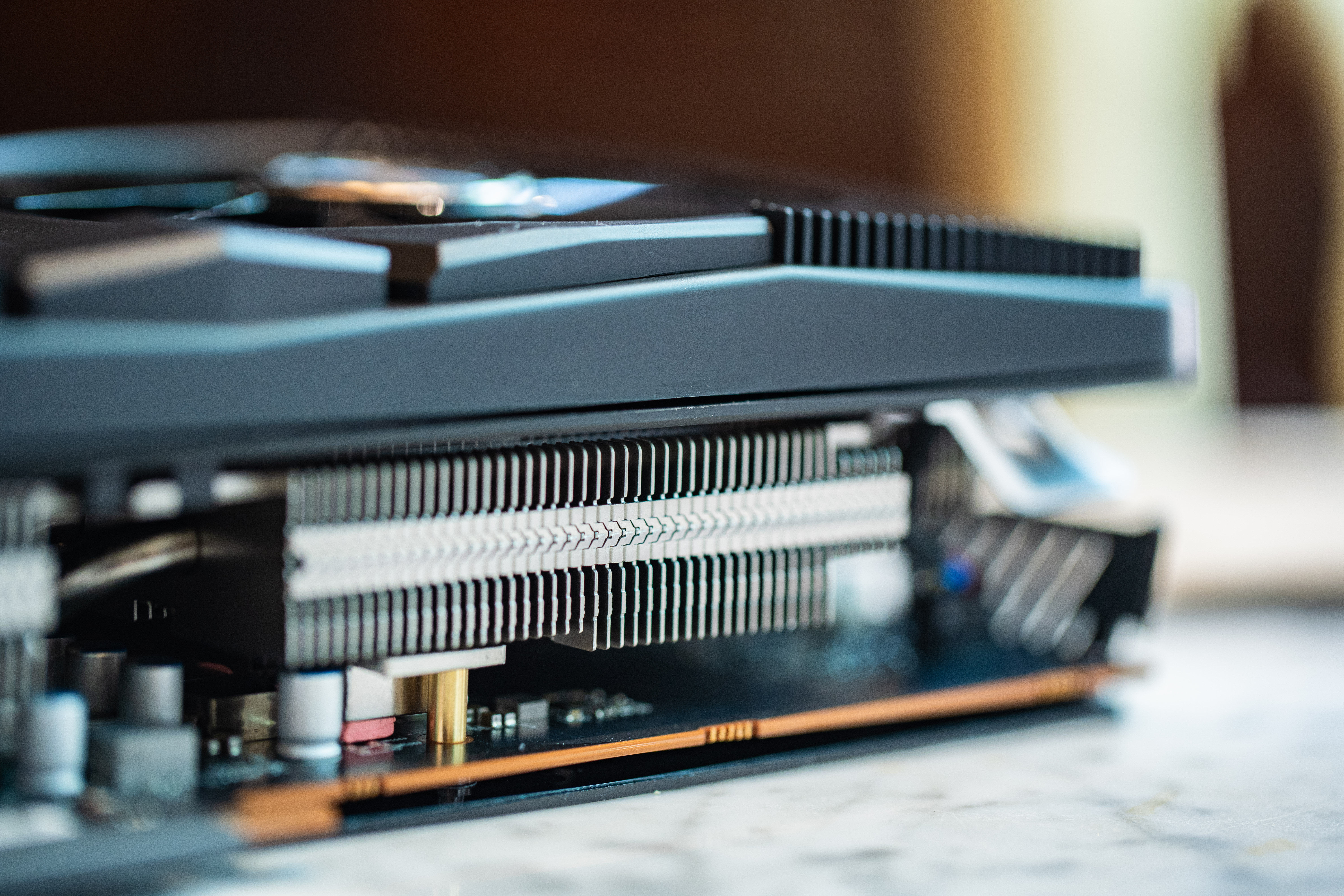 讯景rx5700战狼版相当于什么显卡,讯景rx580黑狼版相当于什么显卡