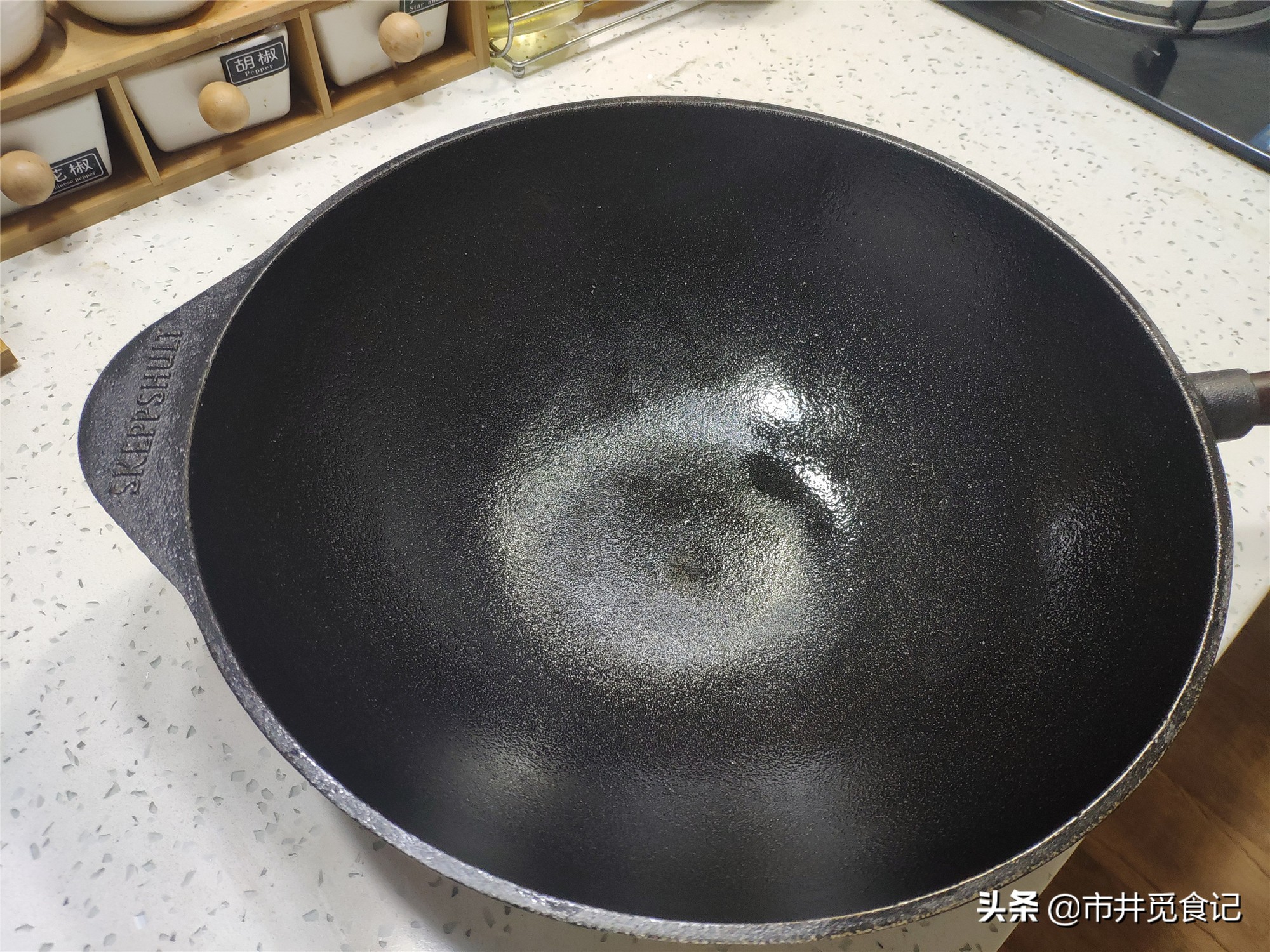 铁锅怎么开锅?拿到新锅别着急用,简单几步开锅,不会粘锅寿命长