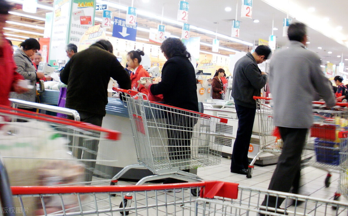 一家超市赚150万,一家社区超市的利润