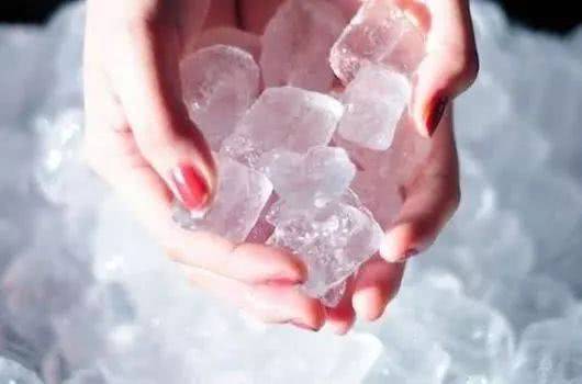 夏天晒伤皮肤怎么护肤,夏季晒黑了秋季如何护理美白