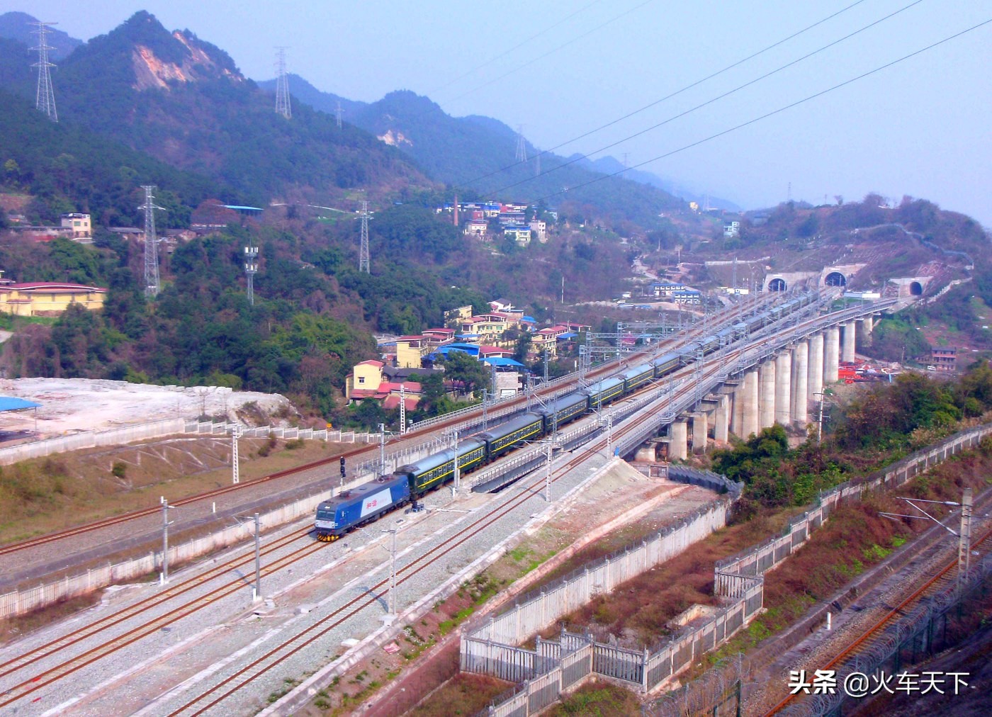 以前一趟宁波到成都的普快列车后来变成宁波到重庆的快速列车