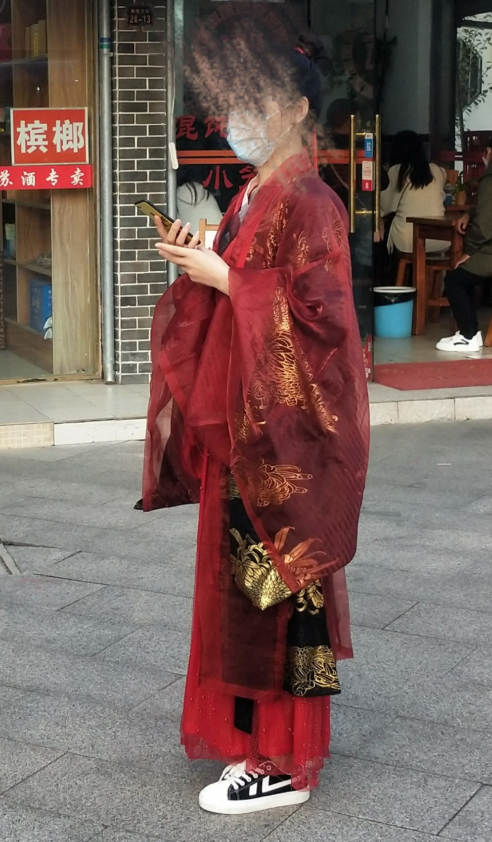 在大街上碰到喜欢的女生怎么办,街上碰见暗恋的人怎么办