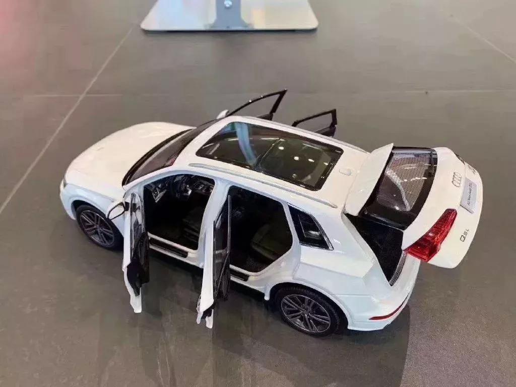 奥迪q5l40豪华动感型车模,奥迪q5l4s店模型展车