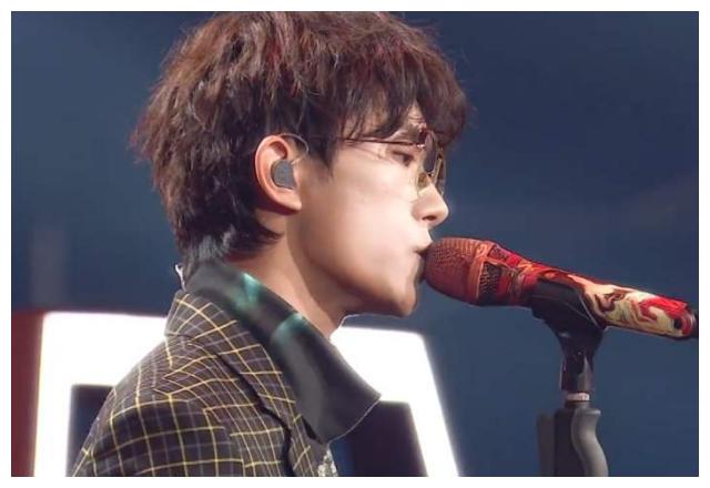 肖战易烊千玺比赛唱歌,唱歌忘词周杰伦