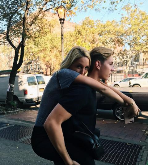 她不仅是众人艳羡的王室公主，更是称霸秀场的ItGirl