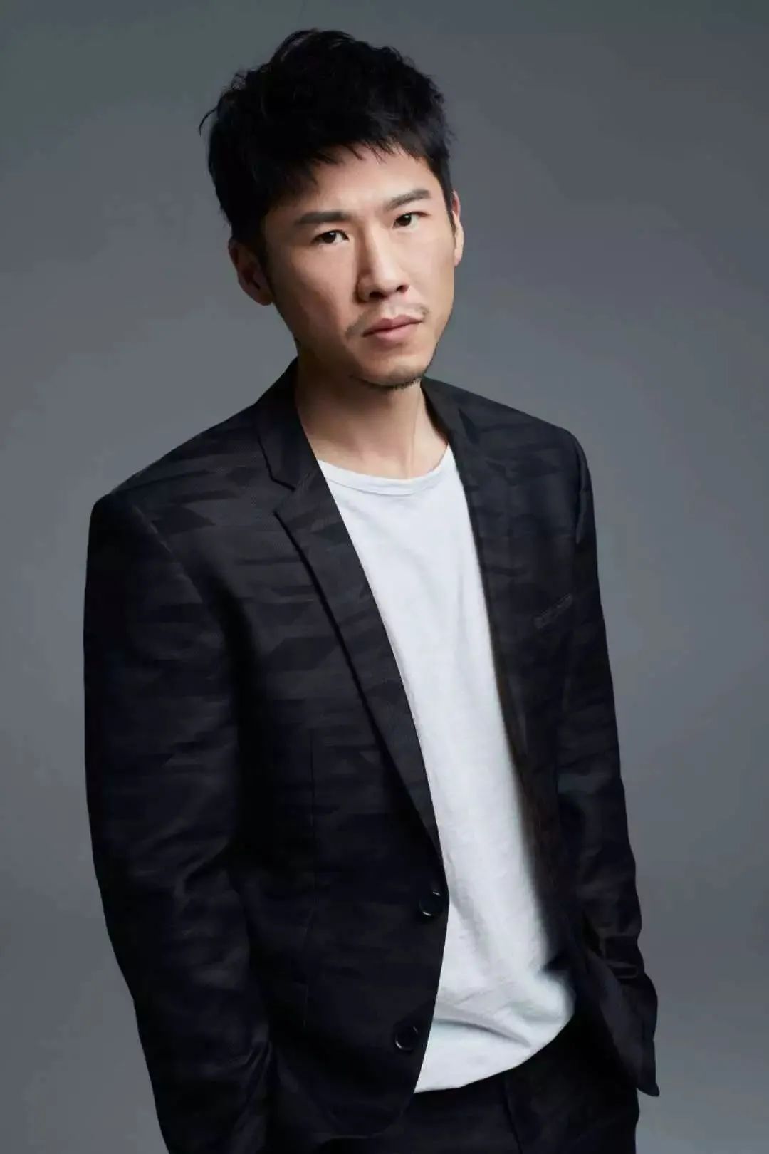 嘉行“重男轻女”,女艺人抠脚8个月,男艺人集体出逃?