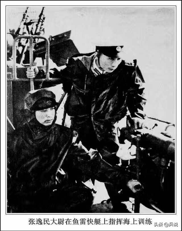 我提升大队长，和政委共住一屋，宿舍兼办公室，一人一半