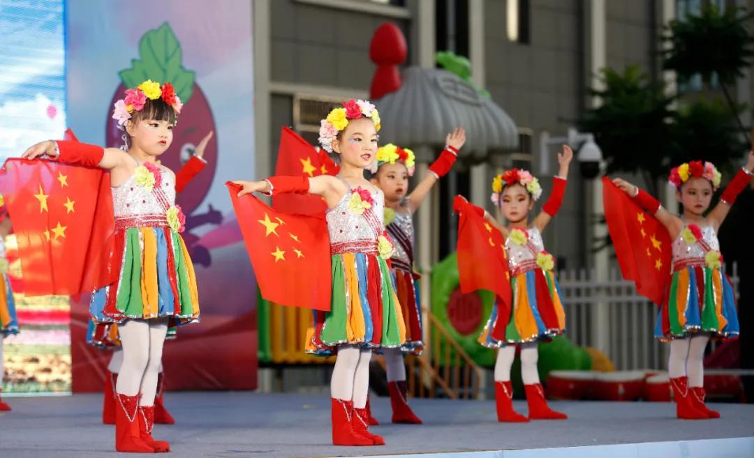 沐浴在党的阳光下幸福成长,沐浴在党的阳光下