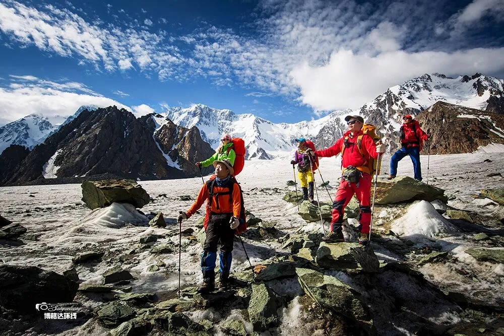 新疆最凶险峡谷路,新疆博格达峰徒步路线